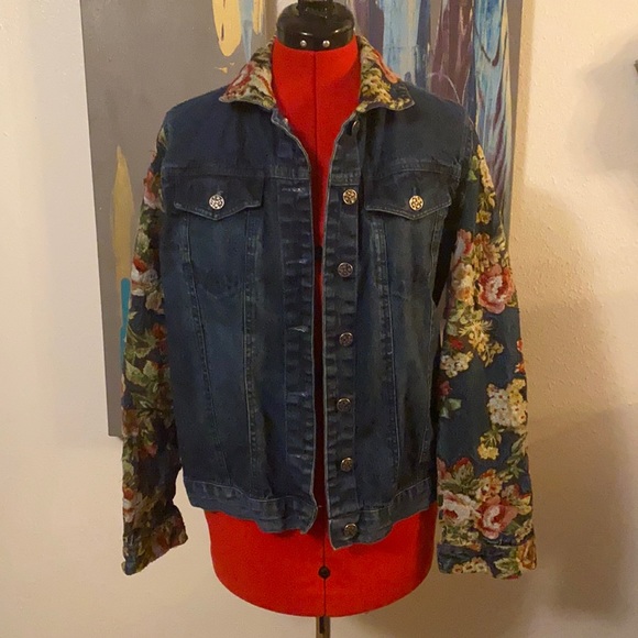 Jean jacket - Picture 1 of 3